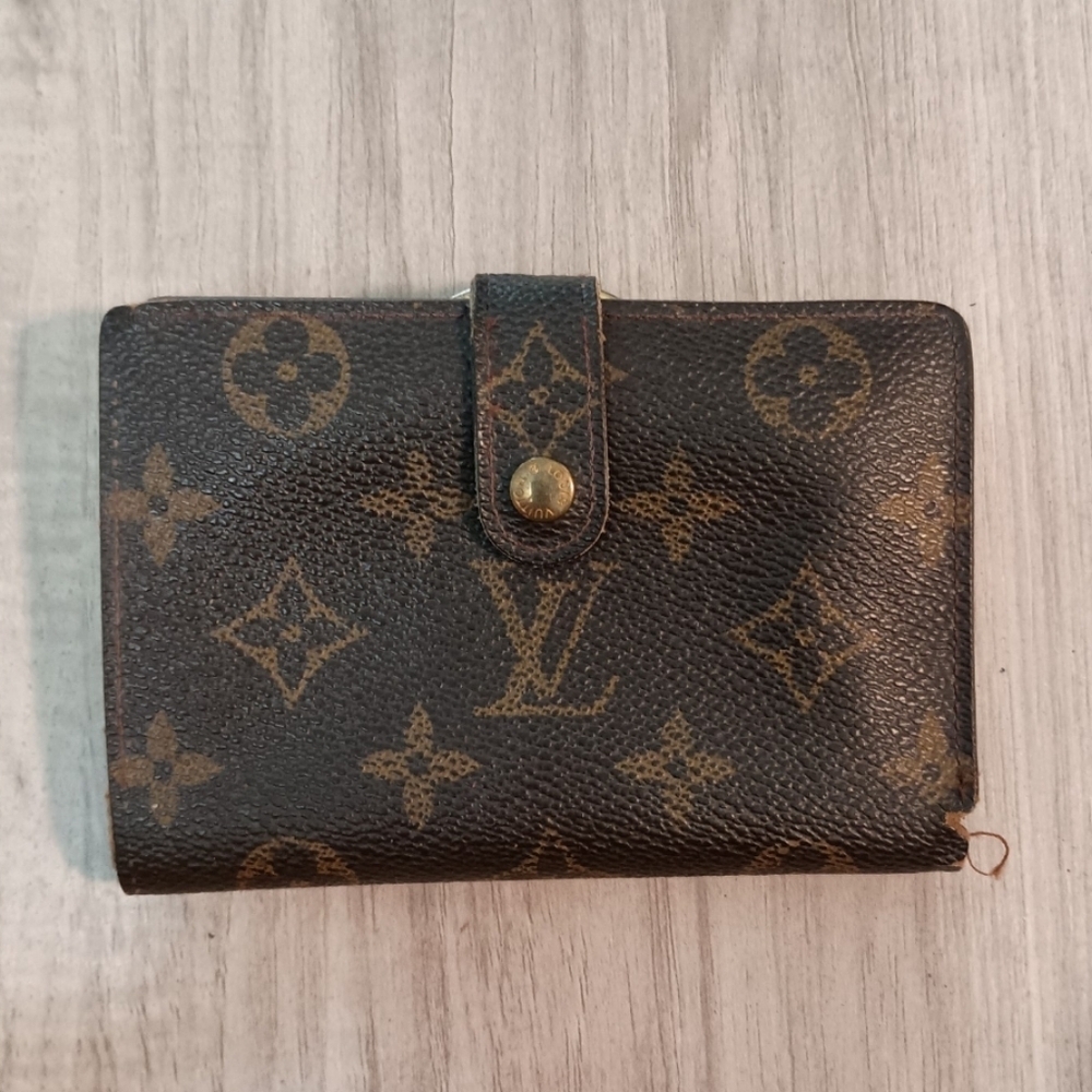 LOUIS VUITTON French Kisslock Wallet | Monogram - Picture 1 of 16